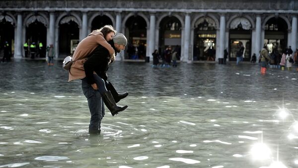 Венеция, переживающая традиционный период высокой воды, столкнулась со вторым за историю наводнением. - Sputnik Кыргызстан