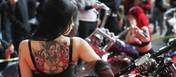 Участница Международного тату-съезда в Брюсселе - Sputnik Кыргызстан