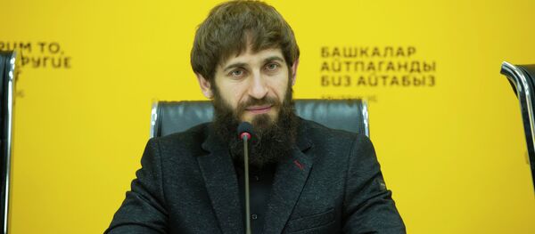 Председатель правления автономной некоммерческой организации Киберстрана Роман Поволоцкий на пресс-конференции в мультимедийном пресс-центре Sputnik Кыргызстан - Sputnik Кыргызстан