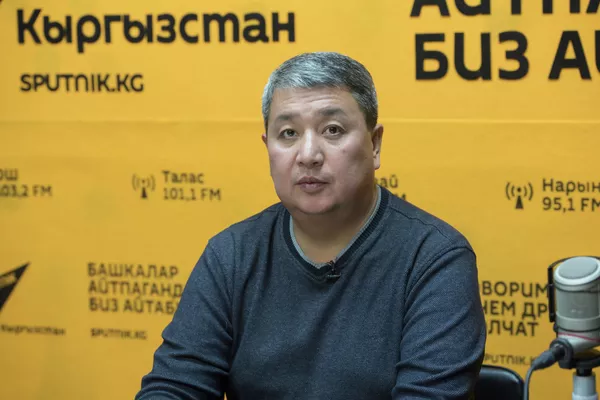 Цена на нефть обвалилась — чем это грозит курсу сома и экономике Кыргызстана Цена на нефть обвалилась — чем это грозит курсу сома и экономике Кыргызстана - Sputnik Кыргызстан