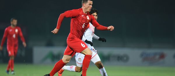 Защитник сборной Кыргызстана Виктор Майер на матче Кыргызстан — Таджикистан в Бишкеке, в рамках группового этапа Чемпионата мира 2022 года - Sputnik Кыргызстан