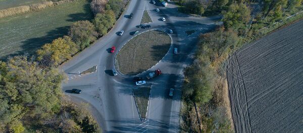 Жол эрежесин бузба! Айланма трасса аркылуу Бишкекке кирүү тартиби. Видео - Sputnik Кыргызстан