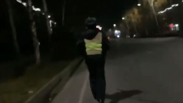 Инцидент с убегавшим от активиста автоинспектором расследуется — ГУОБДД - Sputnik Кыргызстан