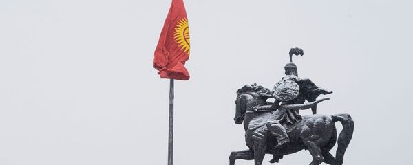 Манастын эстелиги Ала-Тоо аянтында. Архив - Sputnik Кыргызстан