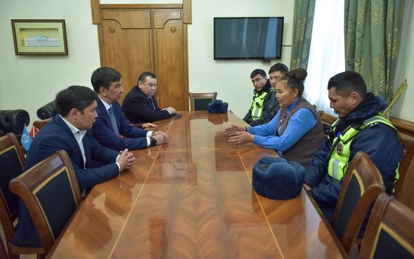 Глава муниципалитета выразил искреннюю признательность за храбрость - Sputnik Кыргызстан