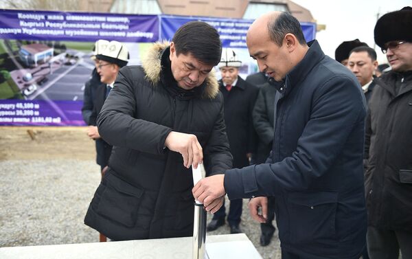 Накануне премьер-министр Мухаммедкалый Абылгазиев заложил капсулу на месте строительства музея - Sputnik Кыргызстан