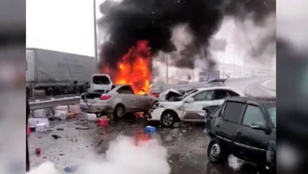 Жесткое ДТП с несколькими авто в Казахстане, пострадали 15 человек — видео - Sputnik Кыргызстан
