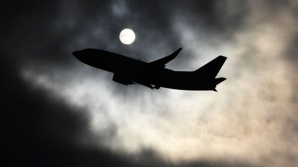 Самолет в небе. Архивное фото - Sputnik Кыргызстан