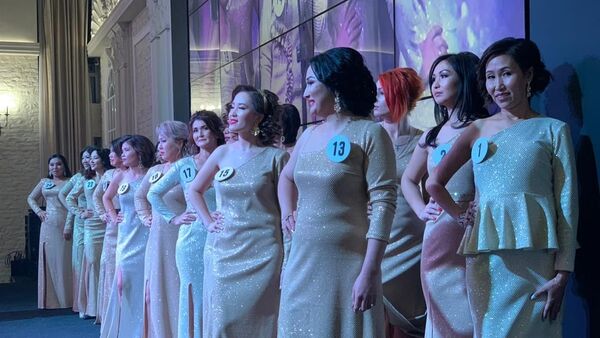 В Бишкеке выбрали победительниц республиканского конкурса красоты Женщина года — 2019 - Sputnik Кыргызстан