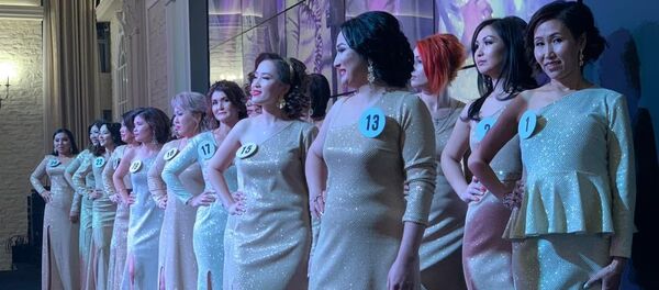 В Бишкеке выбрали победительниц республиканского конкурса красоты Женщина года — 2019 - Sputnik Кыргызстан