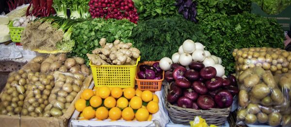 Жашылчалар саткан базар. Архив - Sputnik Кыргызстан