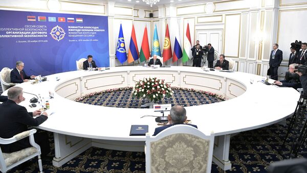 Встреча глав государств — членов ОДКБ в узком составе в госрезиденции Ала-Арча - Sputnik Кыргызстан