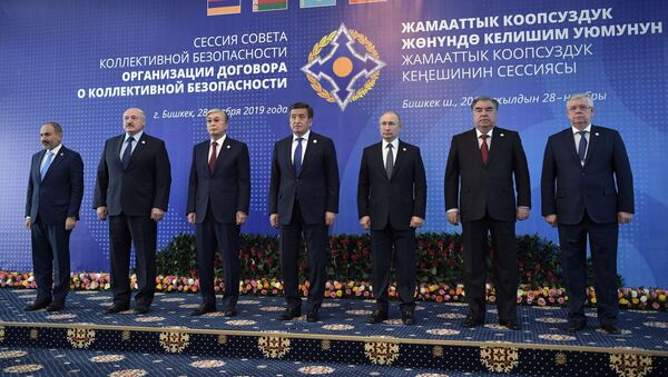Церемония совместного фотографирования глав государств-членов ОДКБ. - Sputnik Кыргызстан
