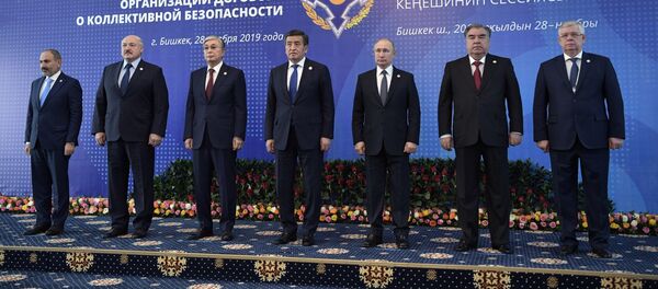 Церемония совместного фотографирования глав государств-членов ОДКБ в Бишкеке - Sputnik Кыргызстан