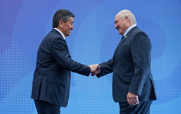 ...затем президент Беларуси Александр Лукашенко, - Sputnik Кыргызстан