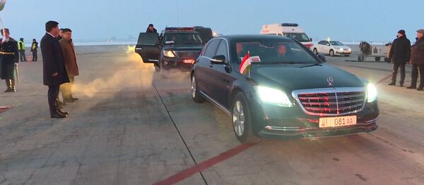 Бронированные авто — на чем ездят в Бишкеке главы стран ОДКБ. Видео Бронированные авто — на чем ездят в Бишкеке главы стран ОДКБ. Видео - Sputnik Кыргызстан