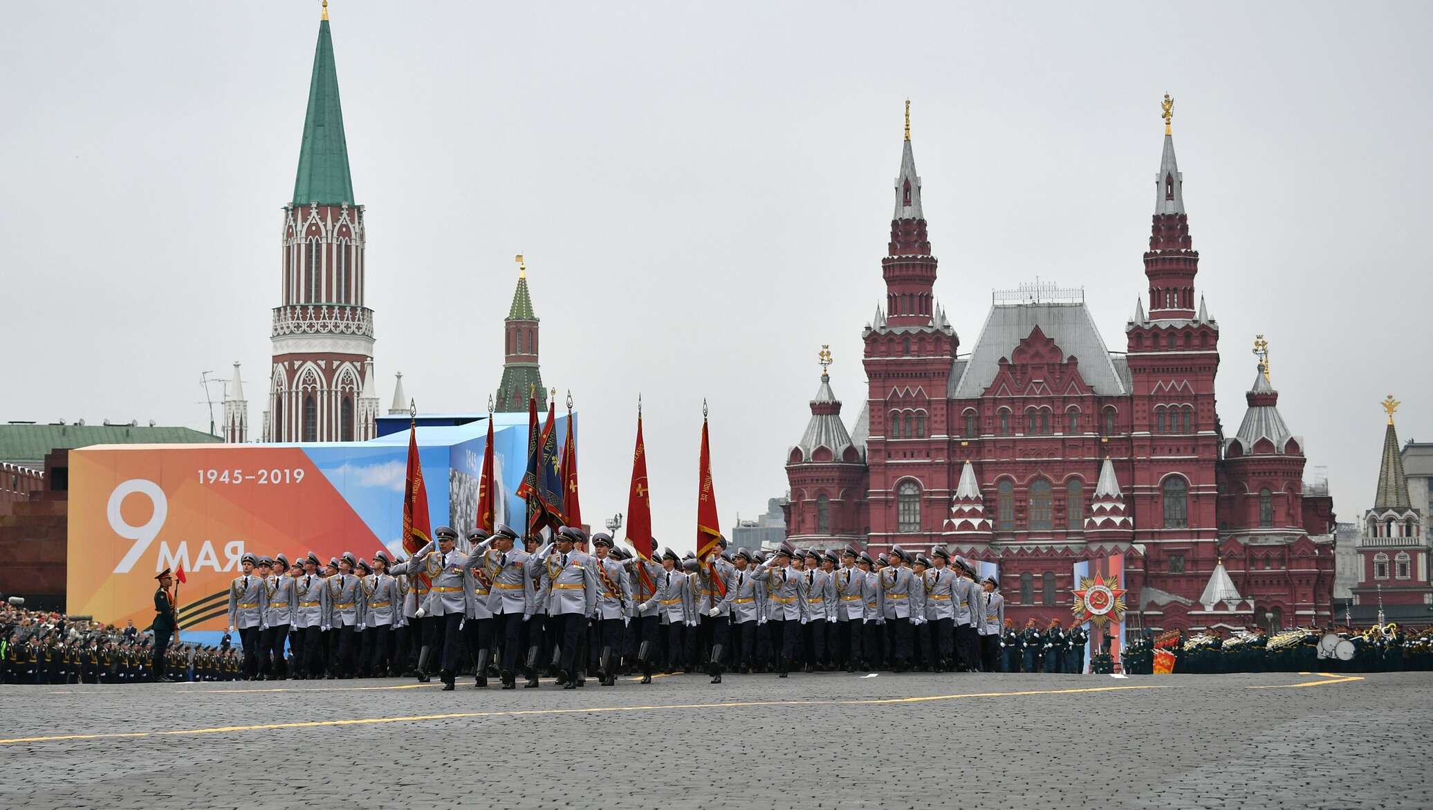 Парад Победы на красной площади в Москве.