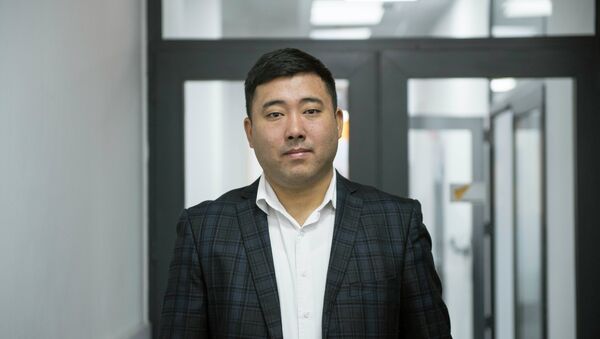 Глава правового отдела Департамента информации и массовых коммуникаций Бектур Ибрагимов  - Sputnik Кыргызстан