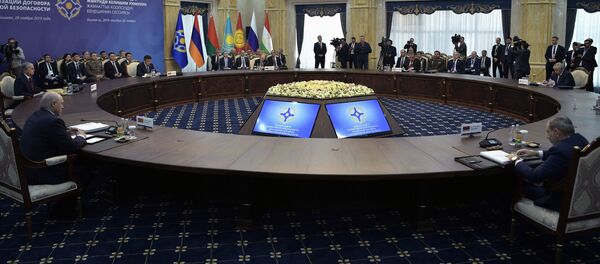 ЖККУнун Жамааттык коопсуздук кеңешинин кезектеги сессиясынын жыйынтыгы менен бир катар документтерге кол коюлду - Sputnik Кыргызстан