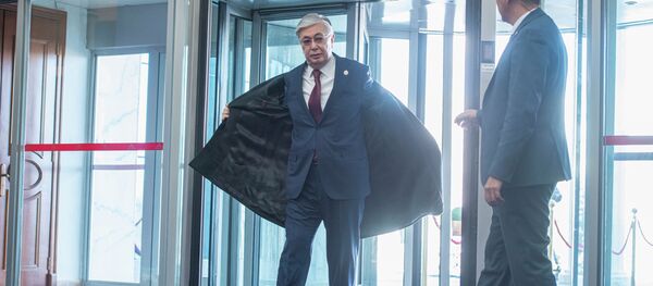 Президент Казахстана Касым-Жомарт Токаев прибывает в госрезиденцию Ала-Арча перед началом заседания Совета коллективной безопасности ОДКБ в Бишкеке Президент Казахстана Касым-Жомарт Токаев прибывает в госрезиденцию Ала-Арча перед началом заседания Совета коллективной безопасности ОДКБ в Бишкеке - Sputnik Кыргызстан