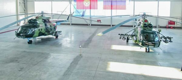 Торжественная церемония приема-передачи двух вертолетов и радиолокационной станции в Канте Торжественная церемония приема-передачи двух вертолетов и радиолокационной станции в Канте - Sputnik Кыргызстан