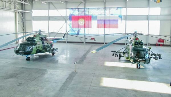 Торжественная церемония приема-передачи двух вертолетов и радиолокационной станции в Канте - Sputnik Кыргызстан