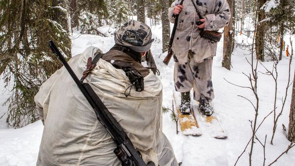 Охотники во время охоты. Архивное фото - Sputnik Кыргызстан