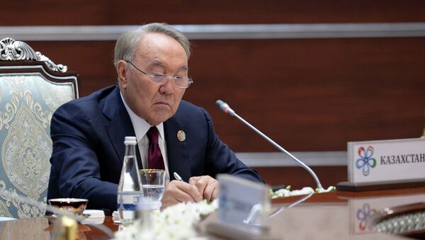 Первый президент Казахста Нурсултан Назарбаев на Второй Консультативной встрече глав государств Центральной Азии в Ташкенте - Sputnik Кыргызстан