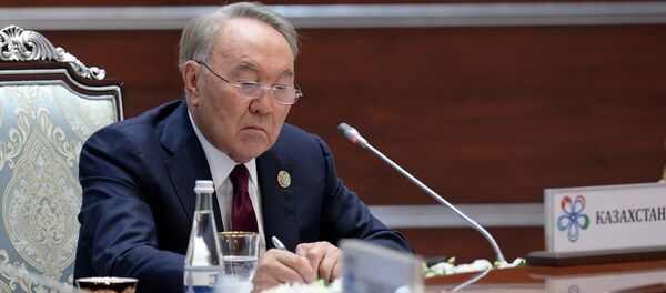 Первый президент Казахста Нурсултан Назарбаев на Второй Консультативной встрече глав государств Центральной Азии в Ташкенте - Sputnik Кыргызстан