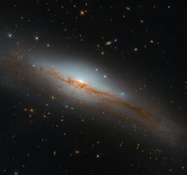 Галактика с эмиссионной линией NGC 3749 - Sputnik Кыргызстан