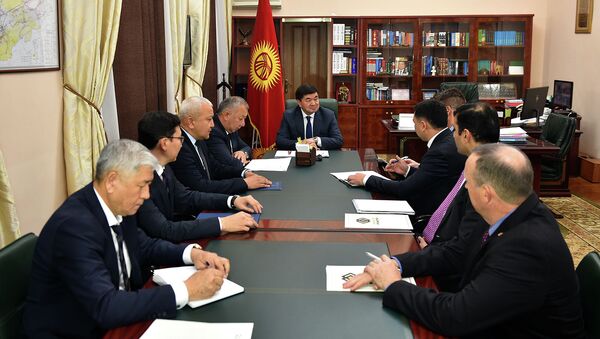 Встреча премьера-министра Мухаммедкалыя Абылгазиева с президентом Centerra Gold Inc. Скоттом Перри - Sputnik Кыргызстан