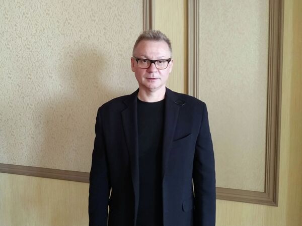 КР тигүүчүлөрү Россия рыногун багынтуу үчүн эмне кылышы керек? Жол-жобосу КР тигүүчүлөрү Россия рыногун багынтуу үчүн эмне кылышы керек? Жол-жобосу - Sputnik Кыргызстан