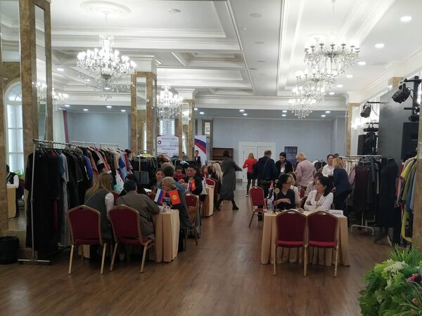 КР тигүүчүлөрү Россия рыногун багынтуу үчүн эмне кылышы керек? Жол-жобосу КР тигүүчүлөрү Россия рыногун багынтуу үчүн эмне кылышы керек? Жол-жобосу - Sputnik Кыргызстан