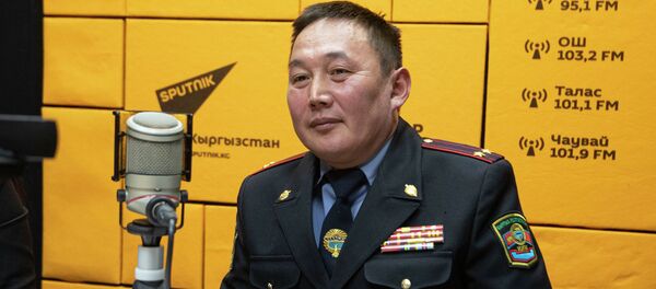 ИИМдин Жол коопсуздугун камсыздоо башкы башкармалыгынын үгүт-насаат иштери боюнча ага тескөөчүсү Тилек Оторов. Архив ИИМдин Жол коопсуздугун камсыздоо башкы башкармалыгынын үгүт-насаат иштери боюнча ага тескөөчүсү Тилек Оторов. Архив - Sputnik Кыргызстан