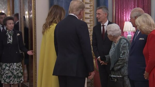 Дочь Елизаветы II отказалась приветствовать Трампа? Видео рассмешило соцсети - Sputnik Кыргызстан
