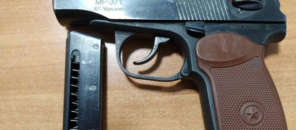 Милиция задержала подозреваемого в совершении хулиганства с применением пистолета Милиция задержала подозреваемого в совершении хулиганства с применением пистолета - Sputnik Кыргызстан