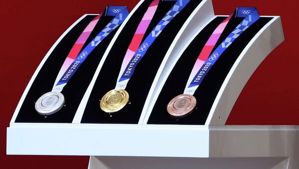 2020-жылы Японияда өтө турчу Олимпиада оюндарынын медалдары. Архив - Sputnik Кыргызстан