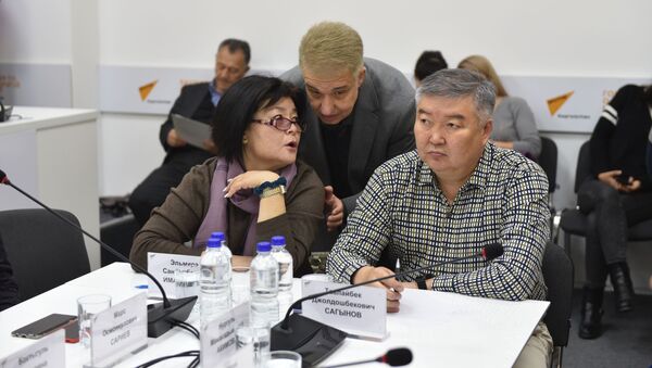 Круглый стол Сотрудничество КР и РФ в сферах миграции, образования и медицины - Sputnik Кыргызстан