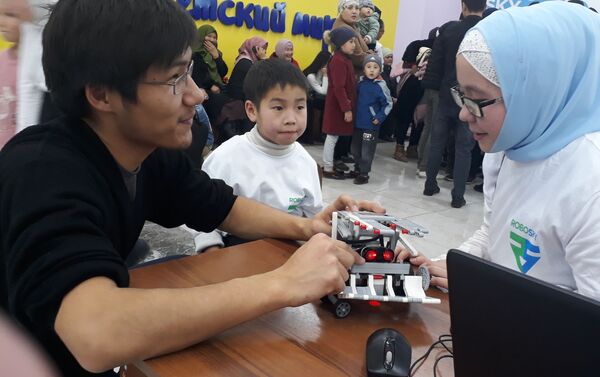 В Оше 8 декабря прошли соревнования по робототехнике среди школьников города Robosky Tech Fest Osh - Sputnik Кыргызстан