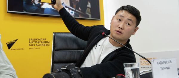 Фотокорреспондент Sputnik Кыргызстан Табылды Кадырбеков во время мастер класса в пресс-центре Sputnik Кыргызстан - Sputnik Кыргызстан