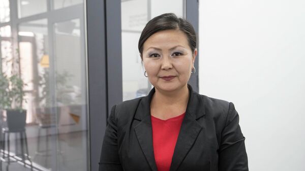 Президенттин иш башкармалыгына караштуу Кызмат мамлекеттик ишканасынын миграция бөлүмүнүн башчысы Гүлбарчын Турдубаева. Архив - Sputnik Кыргызстан