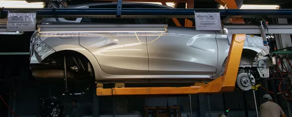 Сборка новых автомобилей на заводе. Архивное фото Сборка новых автомобилей на заводе. Архивное фото - Sputnik Кыргызстан