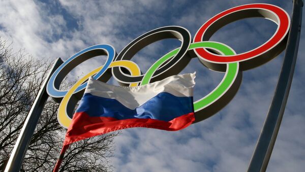 Российский флаг на фоне олимпийских колец . Архивное фото - Sputnik Кыргызстан