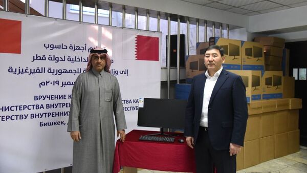 Посольство Катара подарило 49 компьютеров Министерству внутренних дел Кыргызстана - Sputnik Кыргызстан