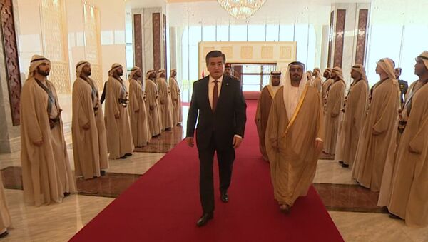 Как Жээнбеков прибыл в ОАЭ по приглашению наследного принца — видео - Sputnik Кыргызстан