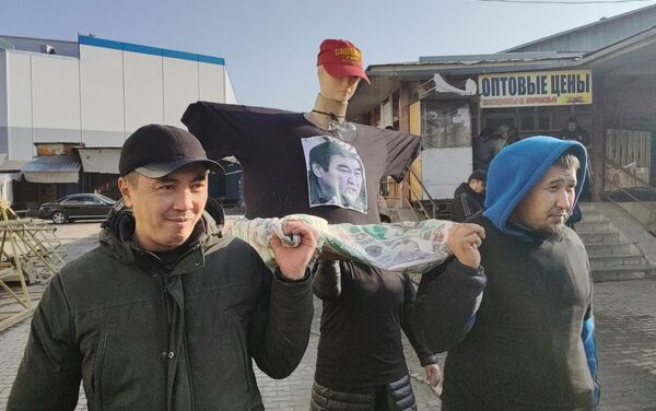 Мындан улам митингчилер калаа башчысынын келишин талап кылышты. - Sputnik Кыргызстан
