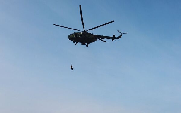 Два вертолета были подарены Россией в конце ноября - Sputnik Кыргызстан