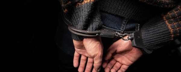 Мужчина в наручниках. Иллюстративное фото - Sputnik Кыргызстан