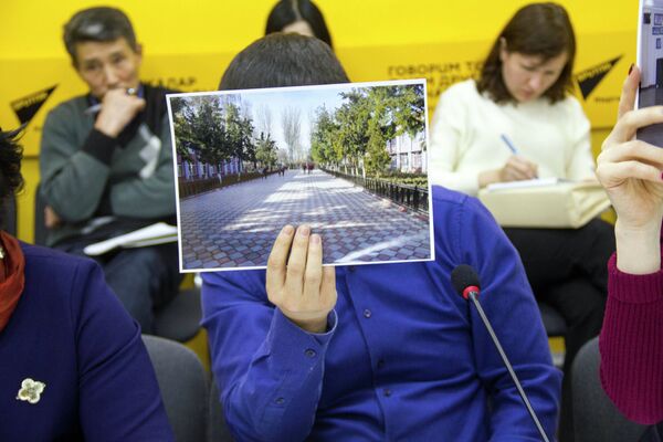 Круглый стол Учителя уходят из школ. Запрет на поборы вызвал кризис в сфере образования? - Sputnik Кыргызстан