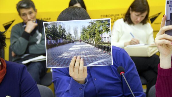 Круглый стол Учителя уходят из школ. Запрет на поборы вызвал кризис в сфере образования? - Sputnik Кыргызстан
